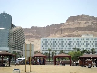 Look how easy it is to swim at the Dead Sea-Hd