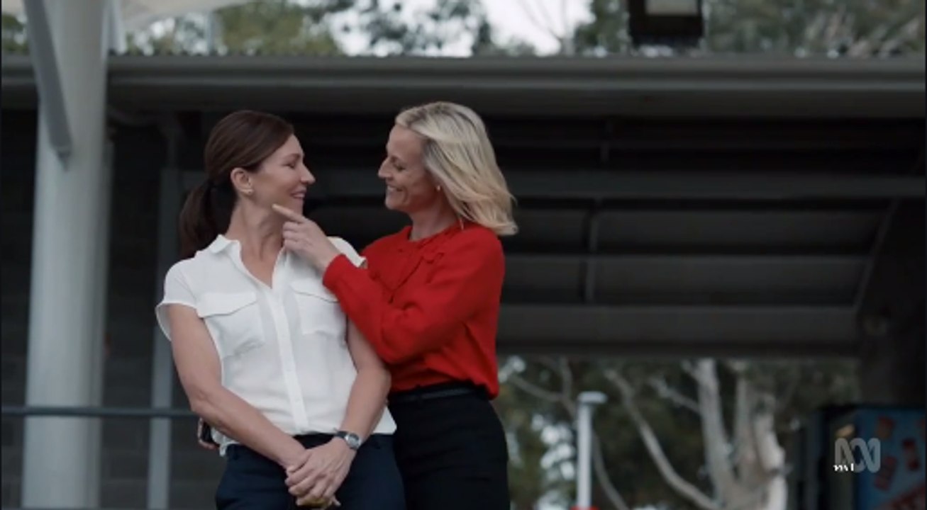 Janet King & Bianca 3x04