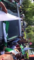 Pakistani Fans Ne Ganguly Ki Car Ko Ghair Lia...