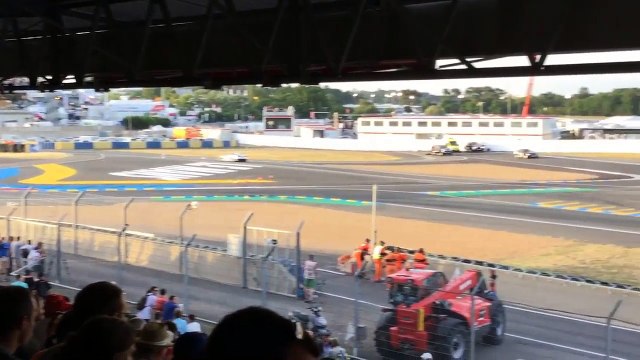 24 Heures du Mans : la parade des pilotes passe devant France Bleu Maine !