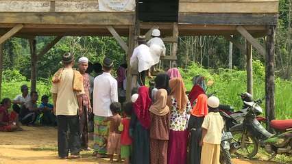 En Indonésie, des tribus nomades se tournent vers l'islam