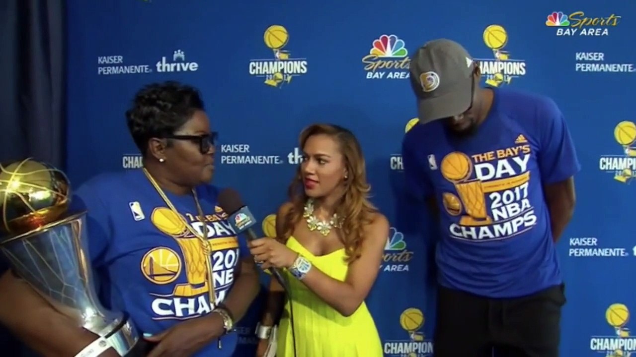 【NBA】Kevin Durant Talks About Haters and Gets Praised by His Mom June 15,2017  Warriors Parade