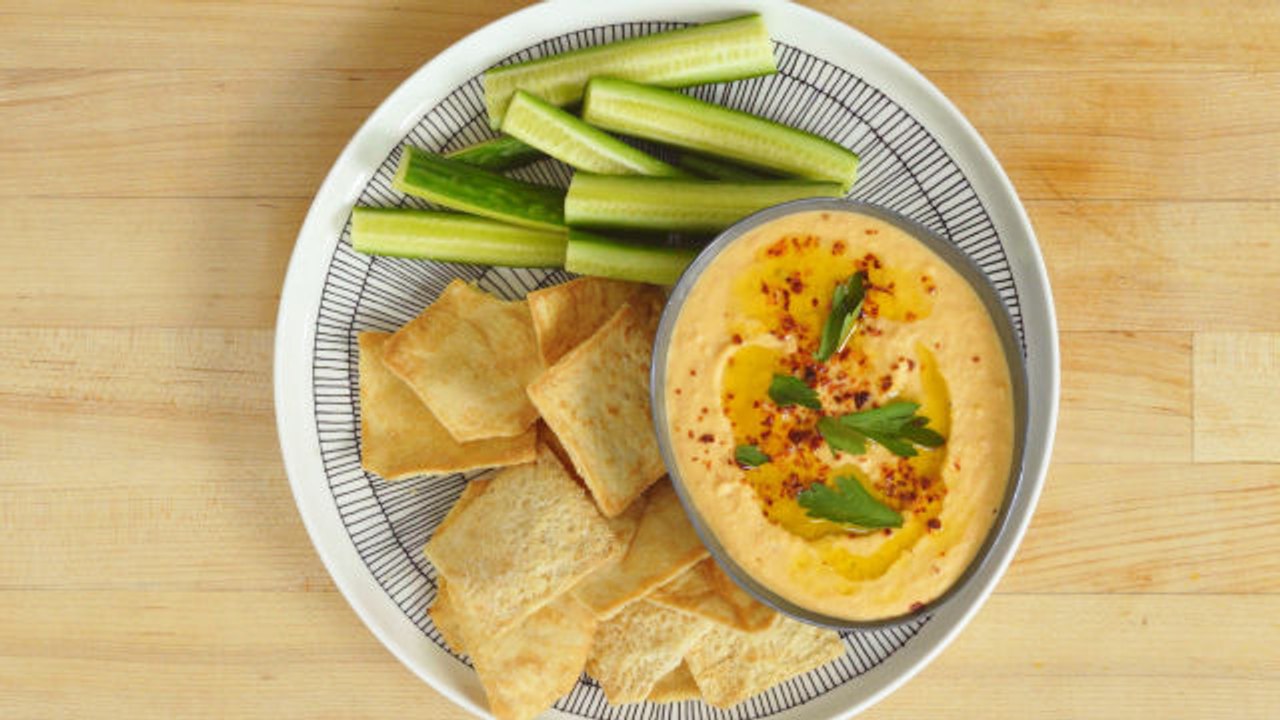 How to Make White Bean Hummus With Roasted Red Peppers
