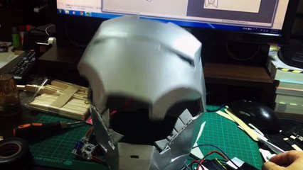 Ce fan construit son armure d'Iron Man, lui même !!