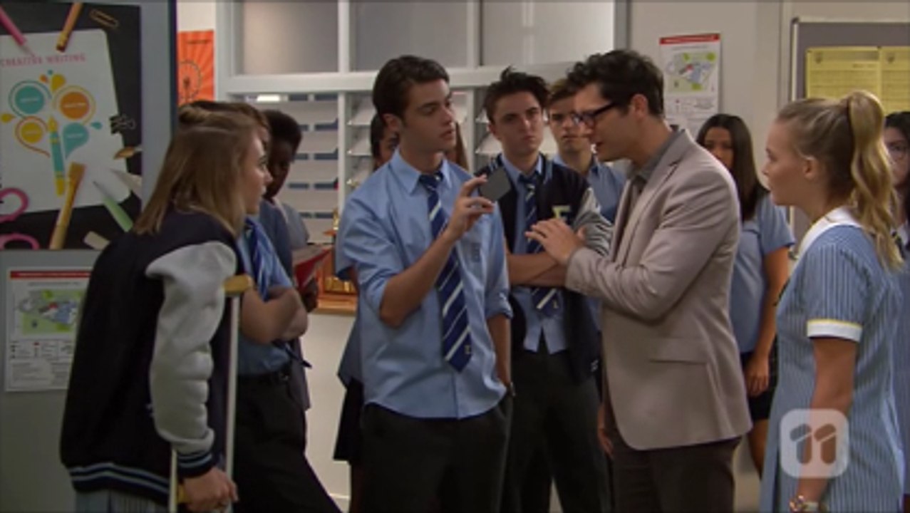 Elly and Finn scenes ep 7622