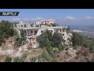 下载视频: Drone captures devastation of Kinsabba after Syrian govt forces liberate town