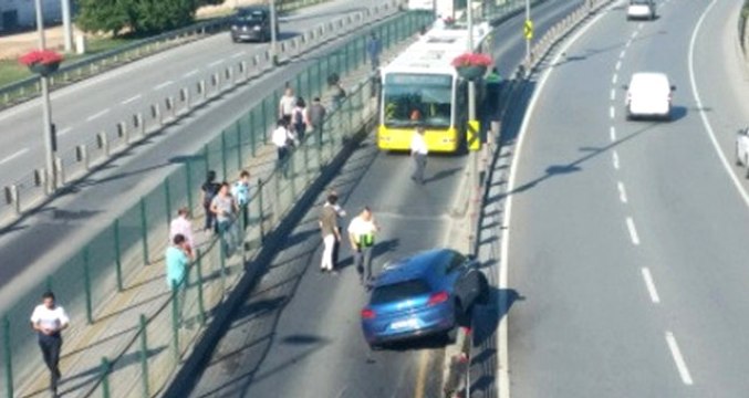 Alkollü Sürücü Metrobüs Yoluna Daldı, Seferler Aksadı