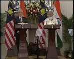 Narendra Modi in new Look with PM of Malesia in a Joint press conference