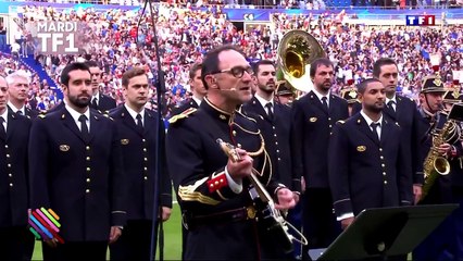 La Garde républicaine reprend du Oasis avant le match France - Angleterre au Stade de France