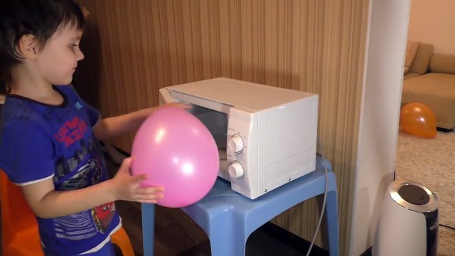 Атаки Детка ребенок Плохо ванная воздушный шар гигант Дети Дети ... гигантский шар напал на детей