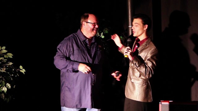 Alex Swindle sings 'Teddy bear' Sheffield Remembers 2016