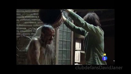 MOMENTO BAÑO DE SATUR ESCENA 33