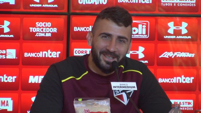 Pratto responde se vai comemorar gol contra o Atlético-MG