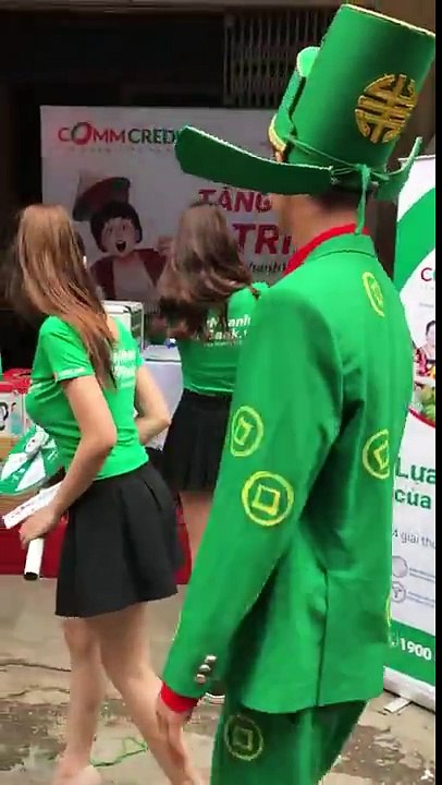 Phản cảm cách quảng cáo mời gọi vay tiền của VPBank