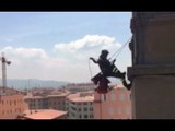 Livorno - Sale sul campanile e minaccia di buttarsi, salvato (16.06.17)