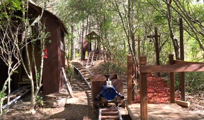 Un ado construit un incroyable manège Roller Coaster dans son jardin !