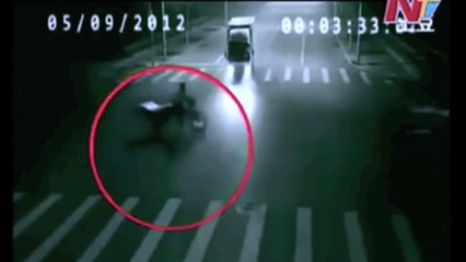 Paranormal Activity Caught in CHINA CCTV Footage 2017 june