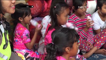 Ketulusan Petugas Hibur Korban Longsor Ponorogo Hilangkan Trauma - 86