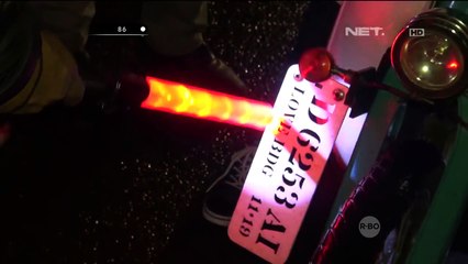 Mabuk Berat, Pria ini Hampir Tertabrak Mobil dan Tidak Kuat Berdiri - 86