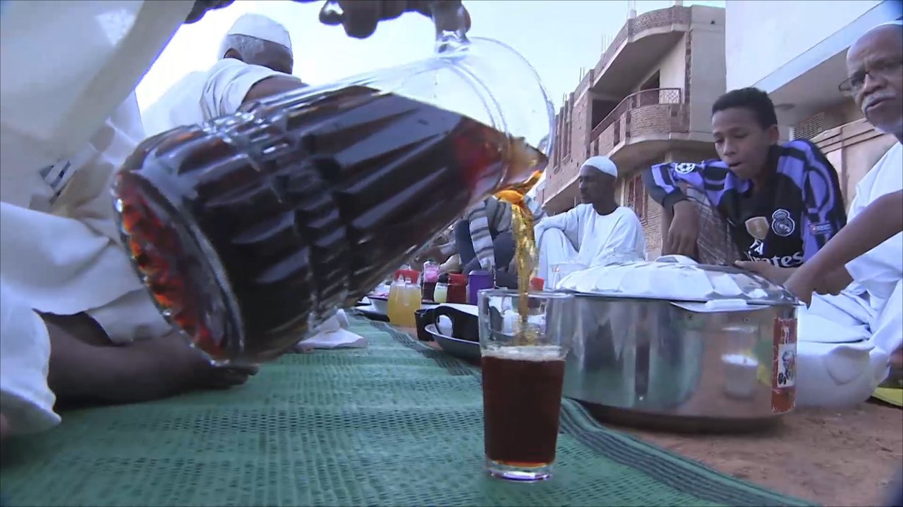 "الآبري".. مشروب سوداني لا تخلو منه موائد رمضان