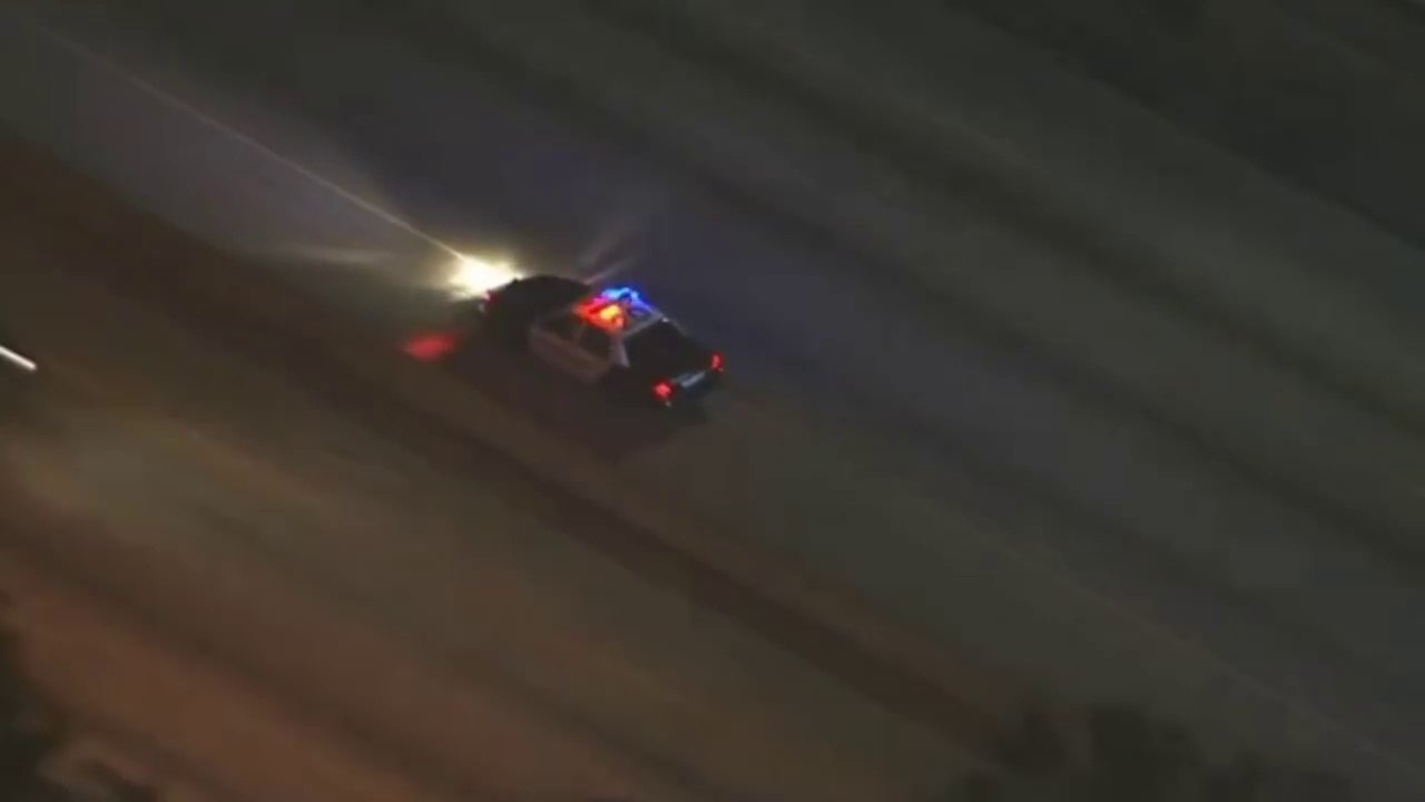 Police chase - Suspect Steals Cop Car