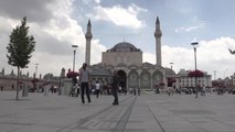 Davutoğlu, Sultan Selim Camisi'nde Cuma Namazını Kıldı