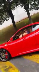 Aquele amigo que te pica para acelerar mas na hora -H- não aguenta com a adrenalina...