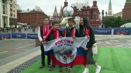 Pelé abre contagem para Copa do Mundo na Rússia