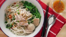 Thai Chicken Noodle Soup Recipe ก๋วยเตี๋ยวไก่ฉีก - Hot Thai