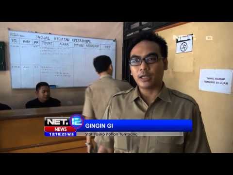 NET12 Posko pohon tumbang siaga 24 jam di Surabaya