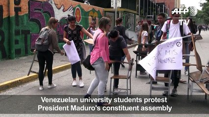 下载视频: Venezuelan students protest Maduro’s constituent assembly