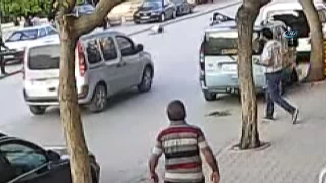 Motorize Polis Ekibi Kaza Yaptı: 1'i Polis 2 Kişi Yaralandı. O Anlar Kameraya Böyle Yansıdı
