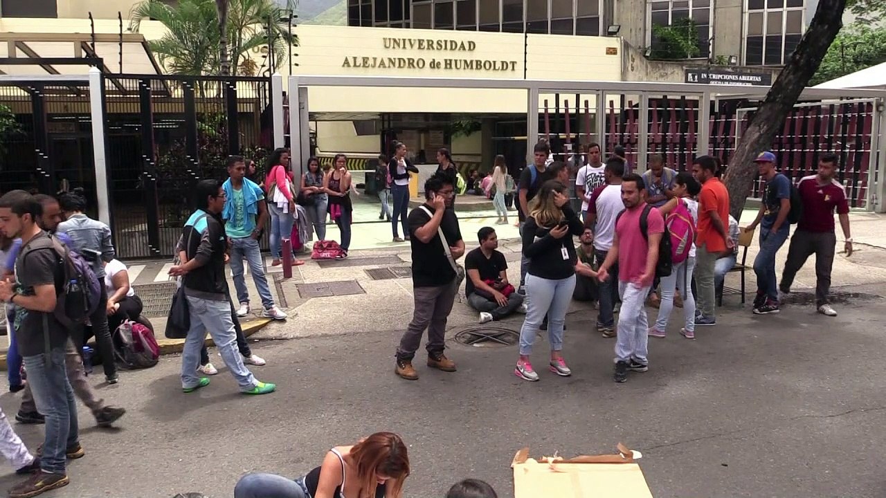 Estudiantes venezolanos protestan contra Asamblea Constituyente