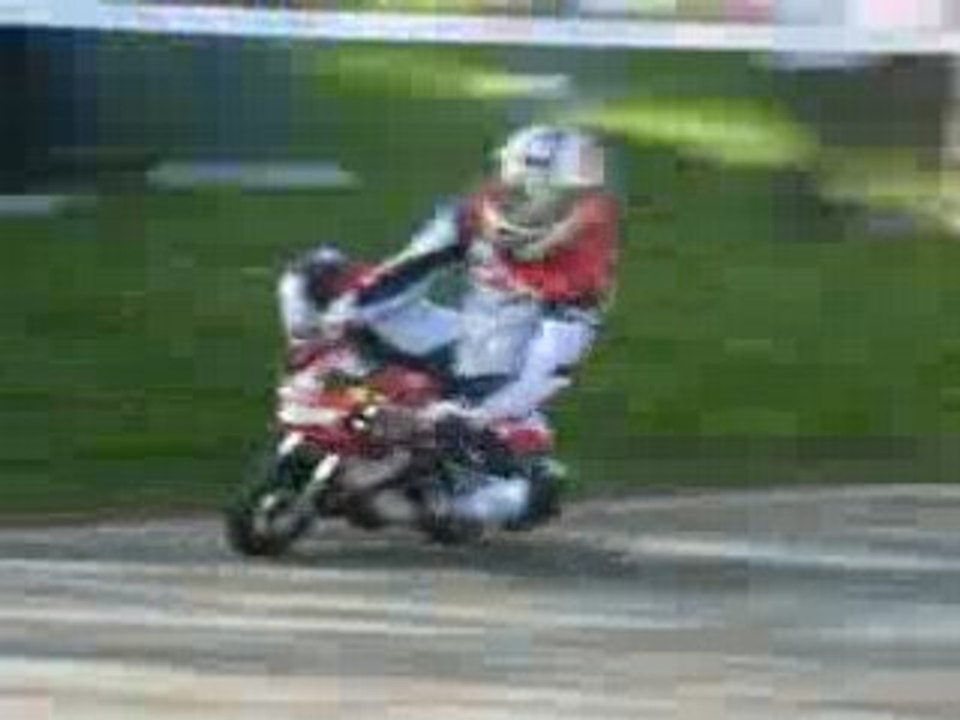 Courgeney 2007 pocket-bike F1-16/24ans 1er Manche Part2