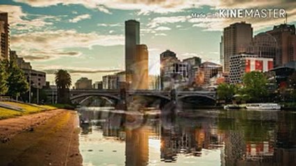 ¡Mira él tremendo beso que Marc Anthony le plantó a Maluma!