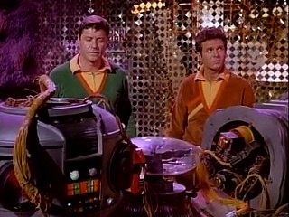 Lost In Space S02 E13  The Wreck Of The Robot