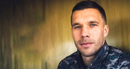 Download Video: Lukas Podolski, Daha Vissel Kobe'ye Gitmeden Olay Yarattı