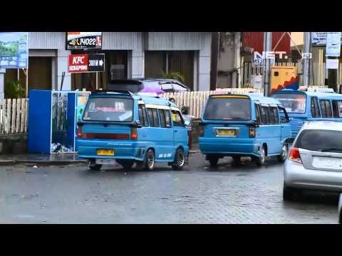 NET17 - Aktifitas warga Manado setelah banjir bandang