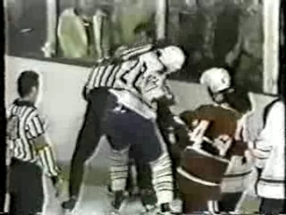 Mario Tremblay (MTL) vs Don Luce (BUF)