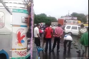 109.क्या यहा मछली की बारीश हुवी थी ...... पुरे रास्ते पर मछली ही मछली ....... !!!