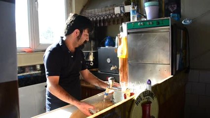 Öğretmen Olarak Atanamayınca Çaycı Oldu