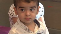 Izmir Biri 7 Aylık Kızına, Diğeri 2 Yaşındaki Oğluna Can Aşısı Oldu
