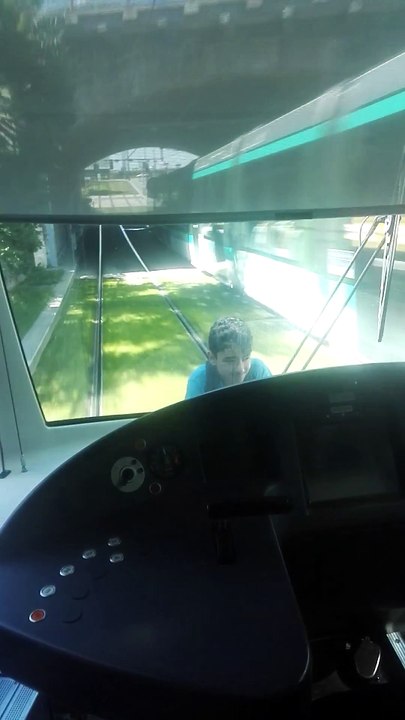 Paris : Un adolescent accroché à l'arrière d'un tramway entre Canal Saint Denis et Porte de la Villette