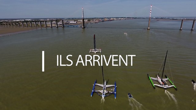 Arrivée des Trimarans Ultimes sous le Pont de St Nazaire
