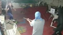 Menacé avec un fusil à pompe, il revient à la charge avec une machette !