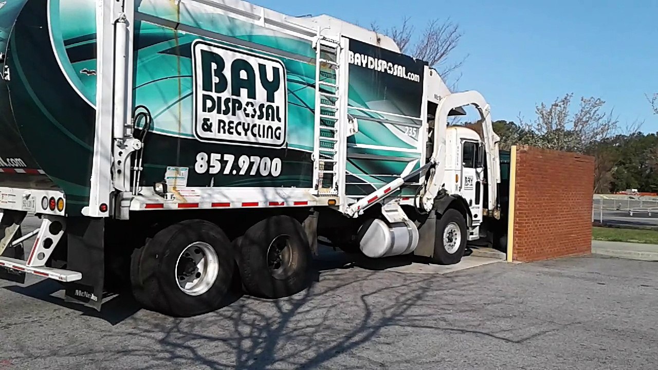 Bay disposal 235 Peterbilt front Loader