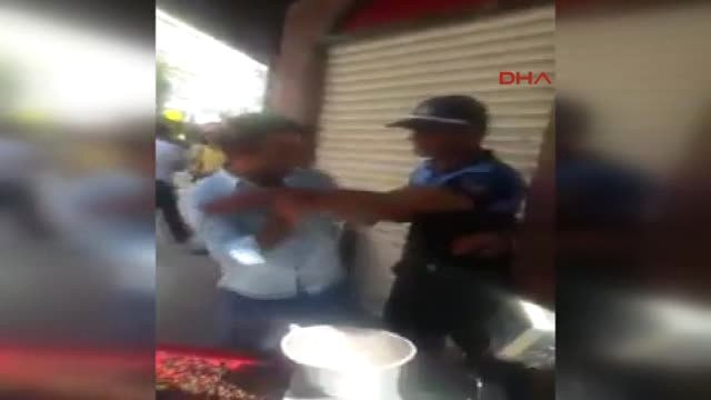 Ordu Seyyar Satıcı Terazisini Almaya Çalışan Zabıtaya Ekmek Bıçağıyla Direndi