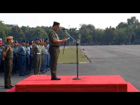 NET17 - TNI dan Polri apel gabungan di Surabaya