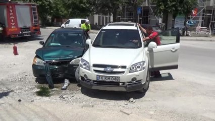 Bolu'da İki Araç Çarpıştı: 6 Yaralı