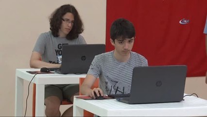 Yazılım Dahisi Marco: "Çocuklarınızı Bilgisayar Oyunlarından Tamamen Uzaklaştırmayın"